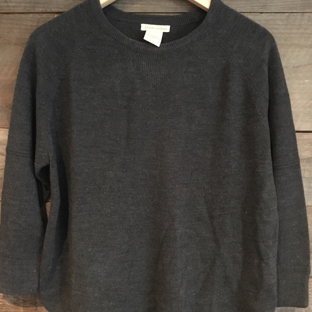 Grey 3/4 sleeve sweater